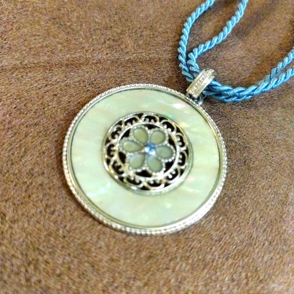 1928 Medallion Necklace - Picture 2 of 6